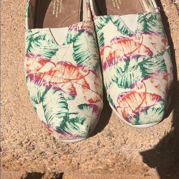 TOMS SHOES SIZE 6.5 W - Picture 5 of 6